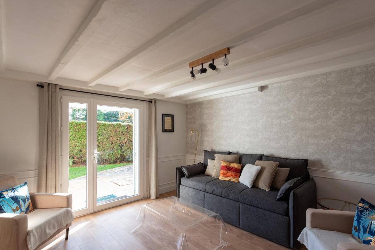 Appartement Au 9Eme Art à La Rochefoucauld Extérieur photo